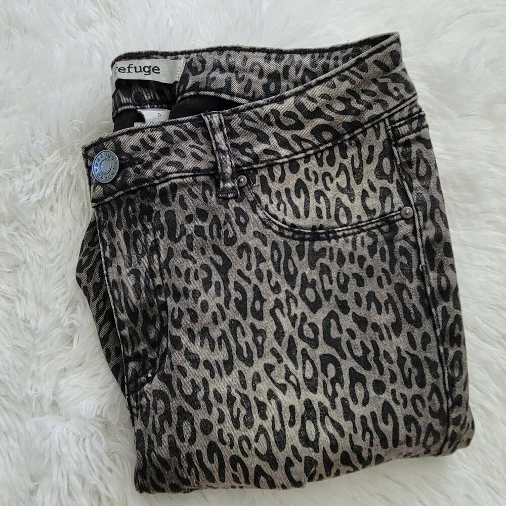 Refuge Gray Leopard Print Jeans
